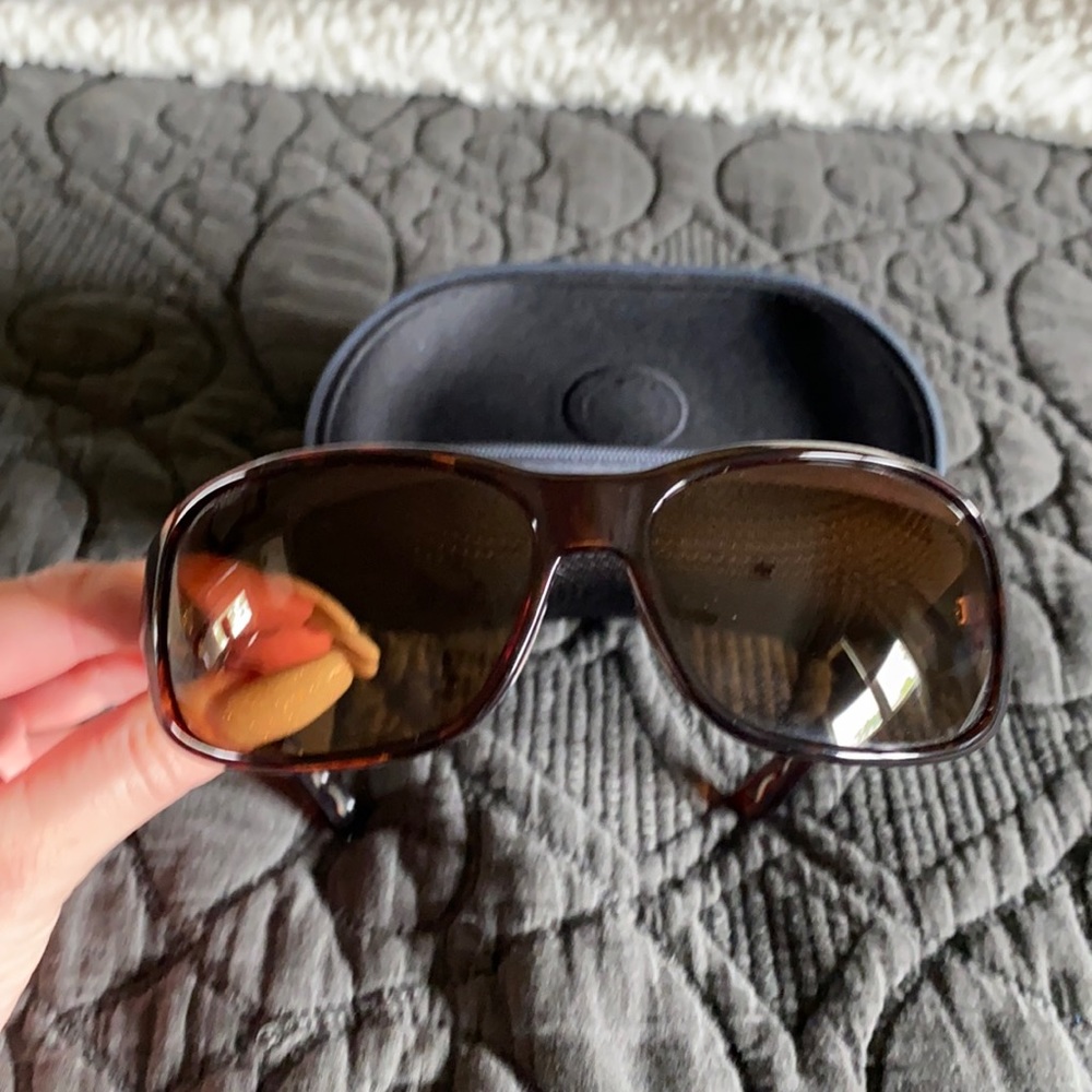 Women’s costa’s with case